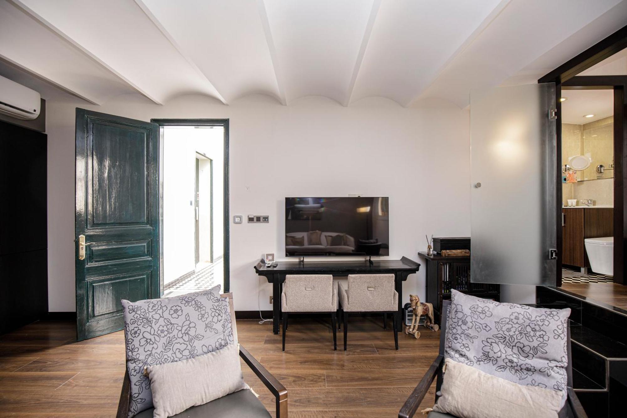 Luminous Floor With Terrace Apartment *